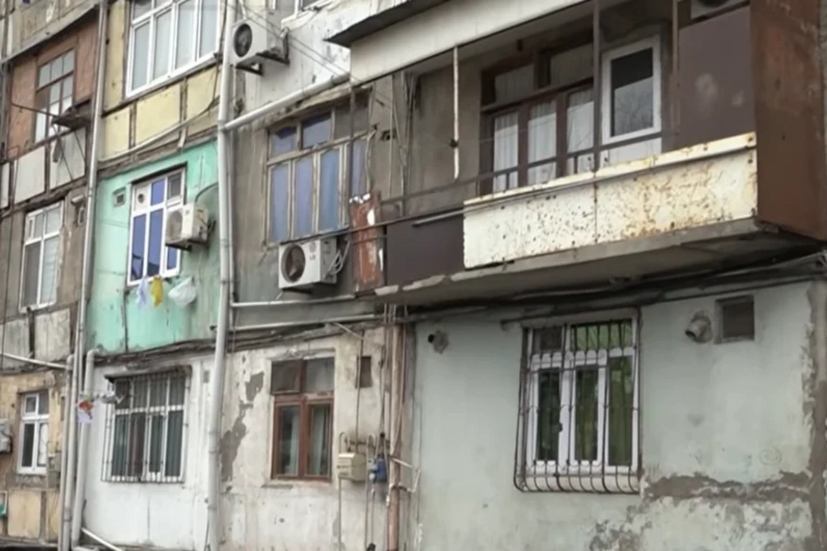 Sumqayıtda ölüm növbəsi gözləyən bina: Dedilər ki, mümkün deyil, dağılacaq