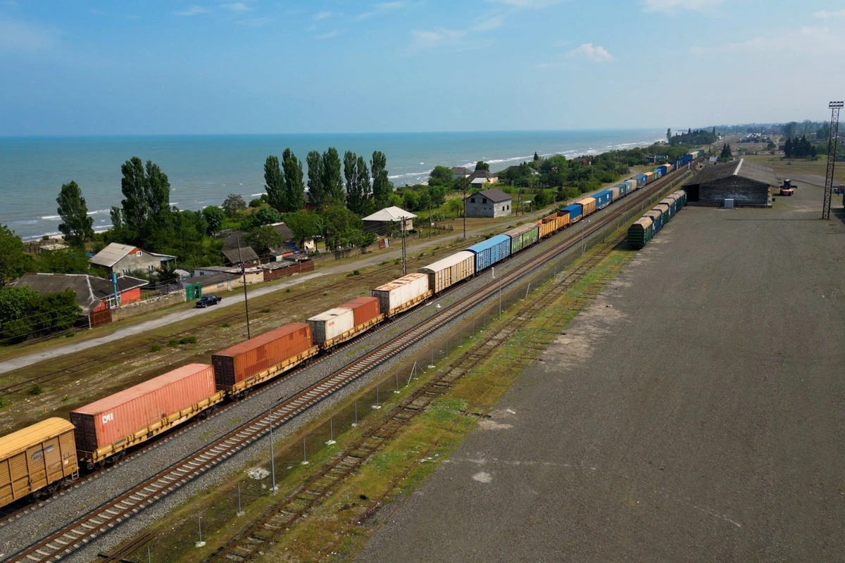 Azərbaycanda ötən il beynəlxalq dəmiryolu nəqliyyatı ilə 3 milyard dollarlıq yük daşınıb