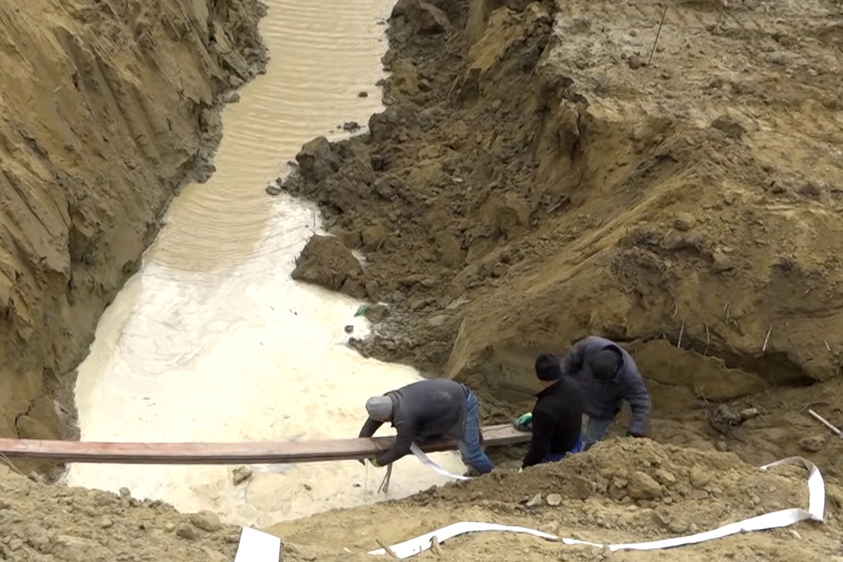 Saray qəsəbəsində gölləri qurudub yerində binalar tikiblər? - Sakinlər yaranan problemlərdən ŞİKAYƏT ETDİLƏR
