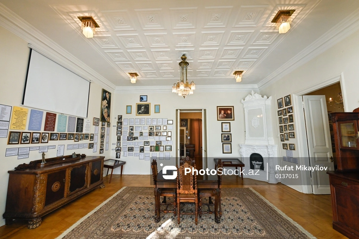 Ov tüfəngi, musiqi qutusu və heykəlciklər - Xalq şairi Rəsul Rzanın Bakıda yerləşən ev-muzeyi