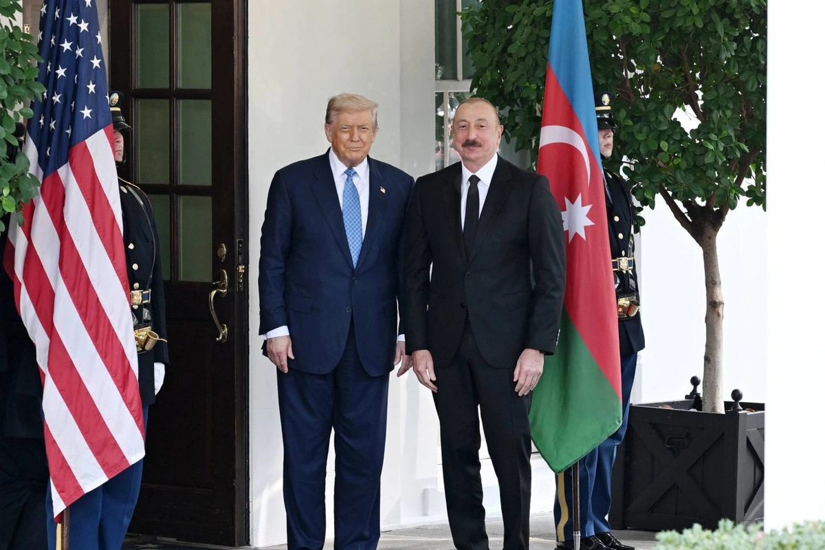 Qlobal media Donald Tramp, İlham Əliyev və Nikol Paşinyan arasında görüşü diqqət mərkəzində saxlayır Qlobal media Donald Tramp, İlham Əliyev və Nikol Paşinyan arasında görüşü diqqət mərkəzində saxlayır