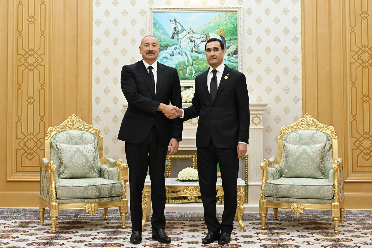 Türkmənbaşı şəhərində Prezident İlham Əliyevin Türkmənistan Prezidenti ilə görüşü olub
