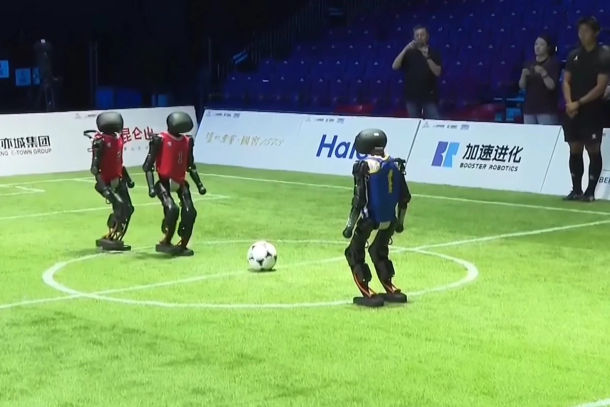 Çində robotlar arasında ilk futbol turniri keçirildi – həm maraqlı, həm də… Çində robotlar arasında ilk futbol turniri keçirildi – həm maraqlı, həm də…