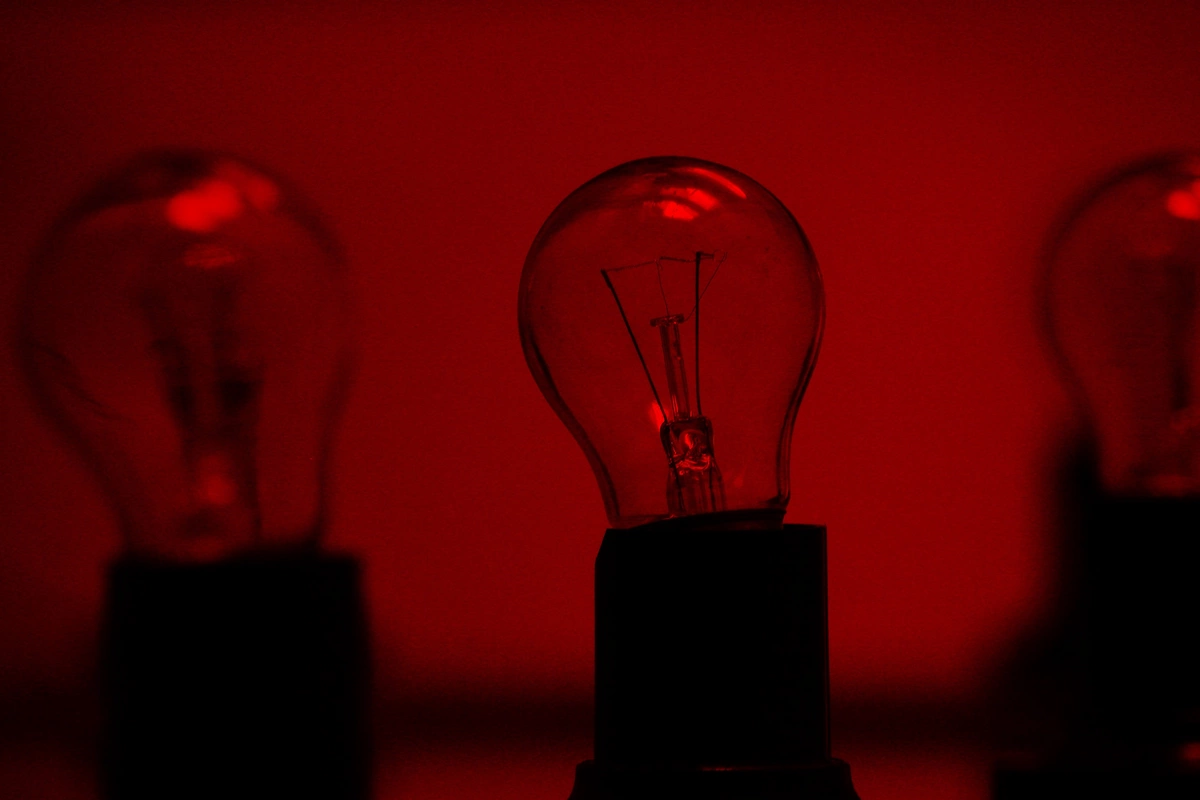 Çerniqovda enerji obyektinə zərbə - Minlərlə ev işıqsız qaldı