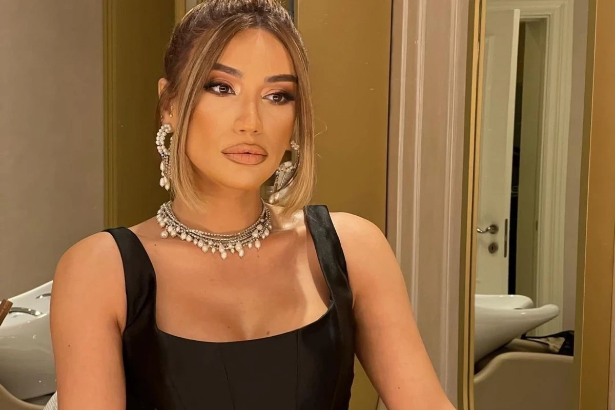 Röya Ayxan Sənin Deyiləmi bu formada təqdim etdi