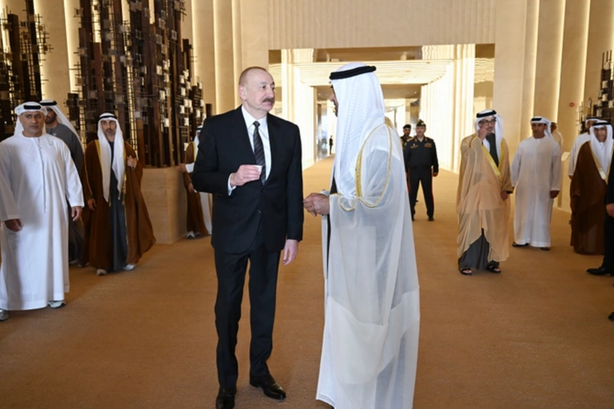 Prezident İlham Əliyevin BƏƏ-də qarşılanma anı