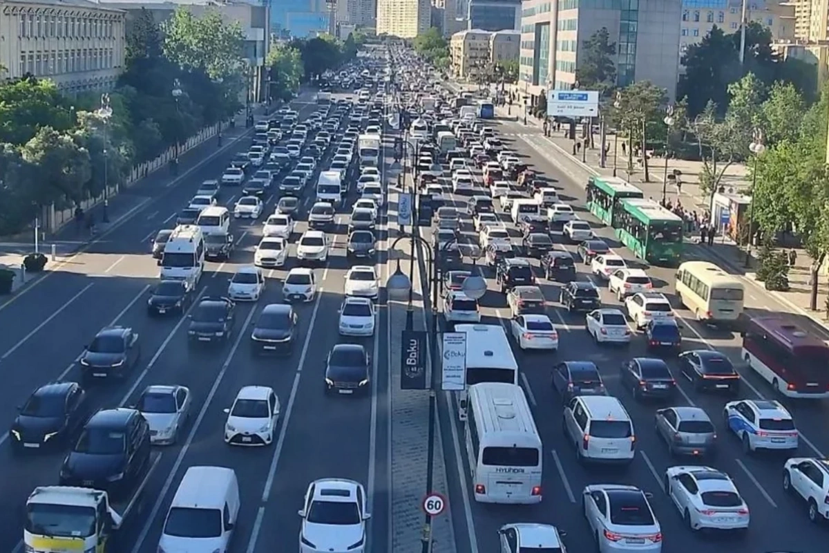 Paytaxtın hansı küçələrində sıxlıq müşahidə olunur?