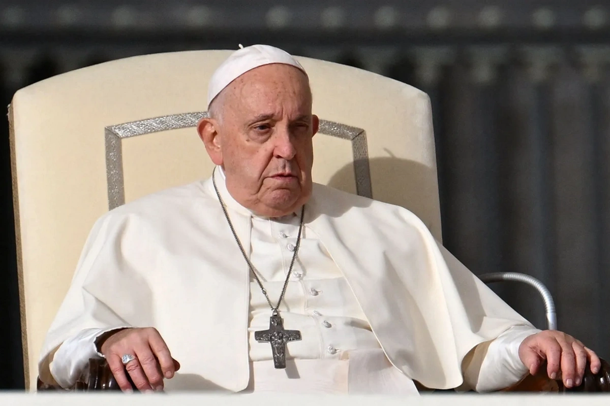 Roma Papasının halı pisləşdi Roma Papasının halı pisləşdi