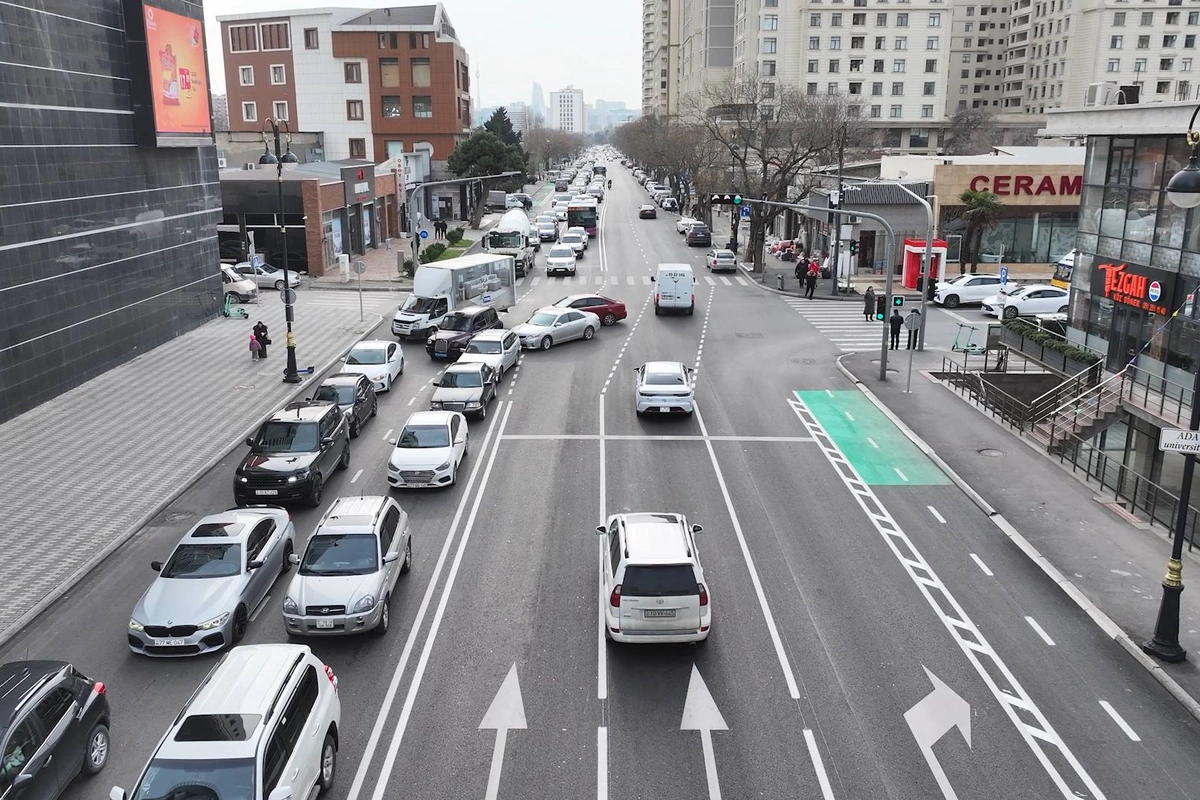 Bakıda yolda yeni nişanlanma - Sürücülər sürəti azaltmağa məcbur qalacaq