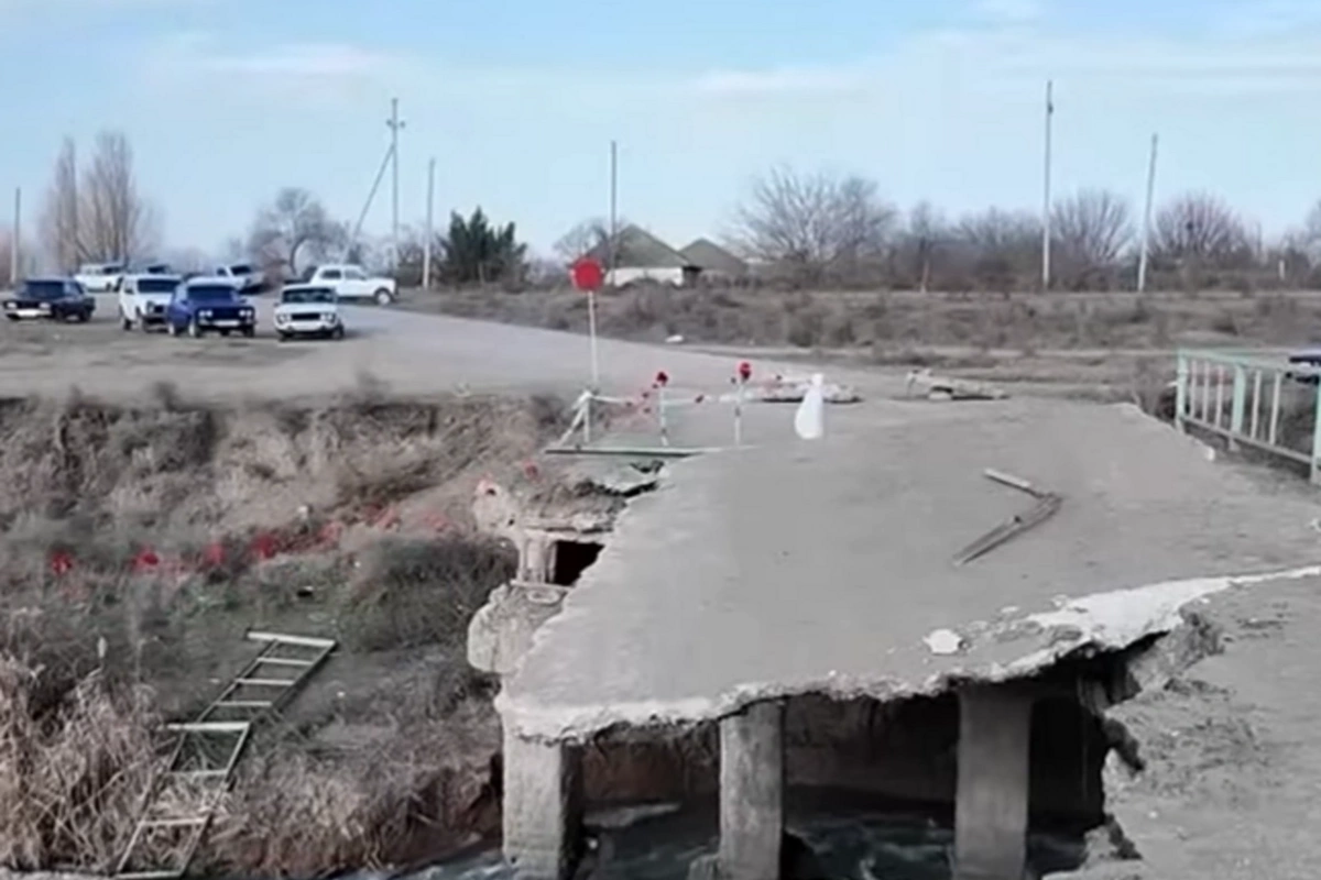 Sabirabadda uçan körpü sakinlərin nəqliyyat əlaqəsini kəsib