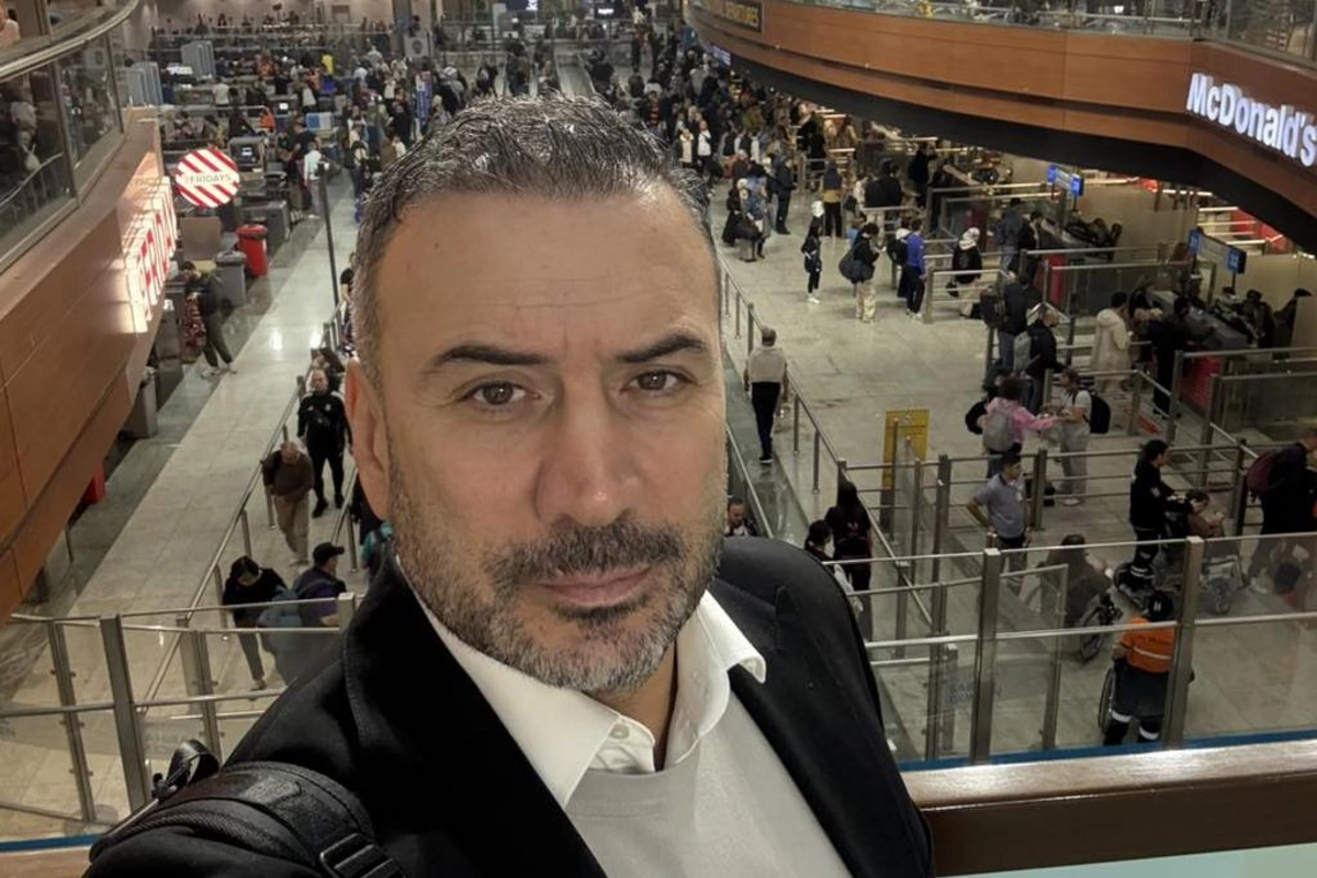 Известный турецкий комментатор Эртем Шенер прибыл в Баку на матч Карабах-Челси