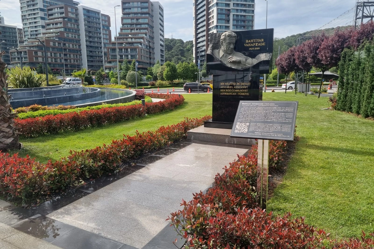 İstanbulda Bəxtiyar Vahabzadənin barelyefinin açılışı olub