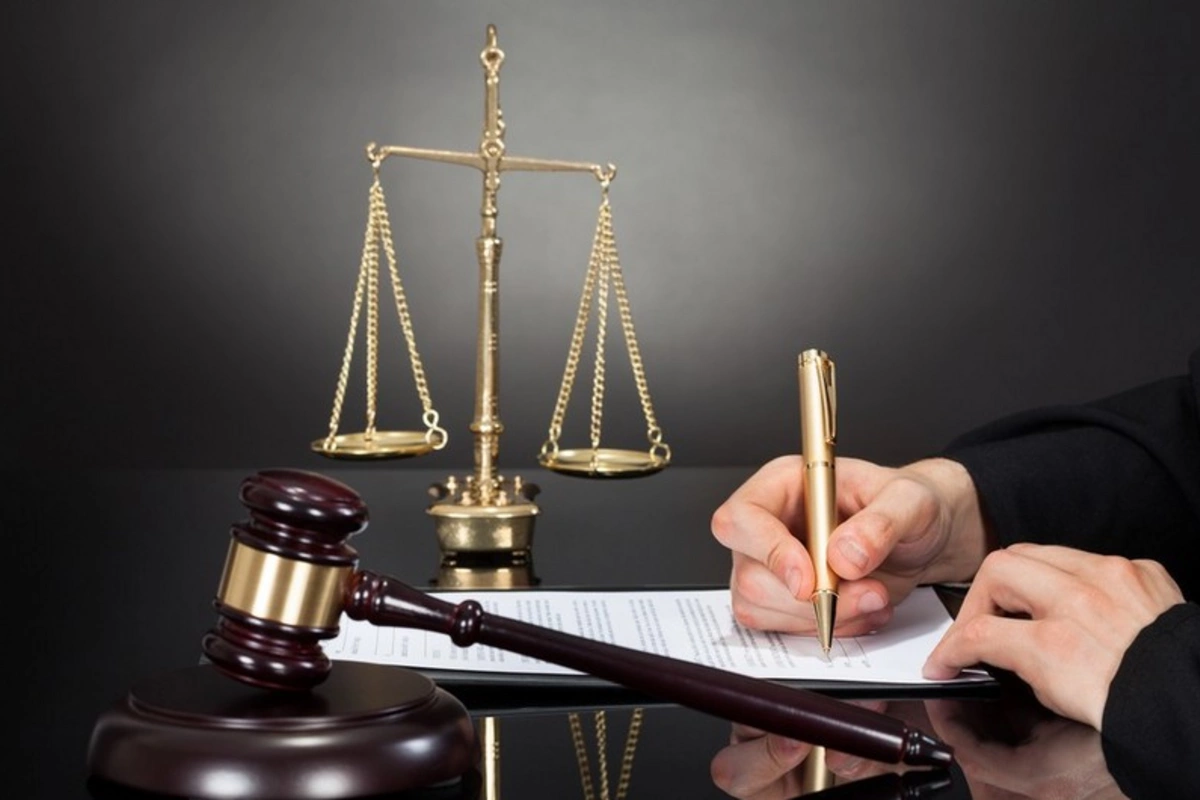 Bakıda klinikada qadın həkimin qapısını zorla açan şəxs HƏBS EDİLDİ: Onu sevirəm