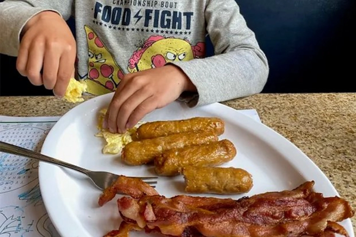 Женщина решила подготовить детей к Третьей мировой войне и посадила их на диету хищника