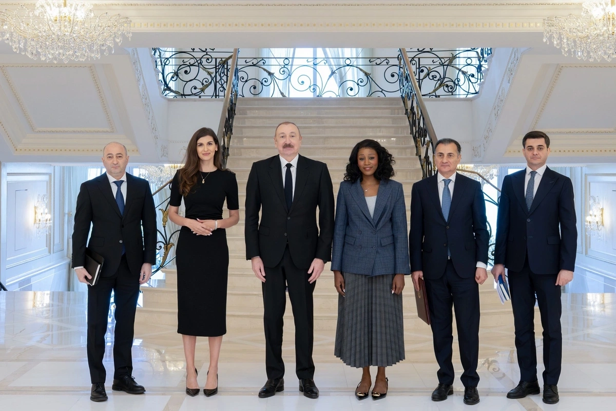 Президент Азербайджана Ильхам Алиев дал интервью местным телеканалам