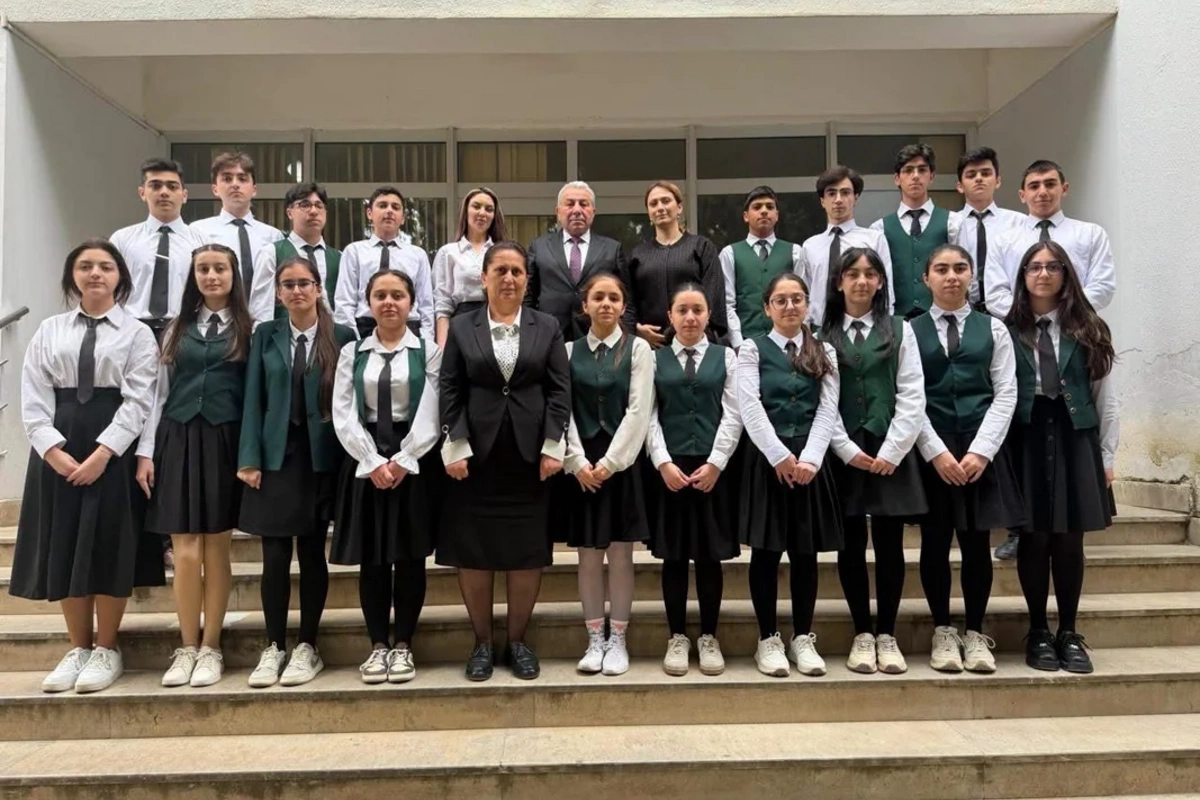 Bir sinifdən 13 nəfər Tibbə qəbul oldu: Məzunlardan biri 700 bal toplayıb