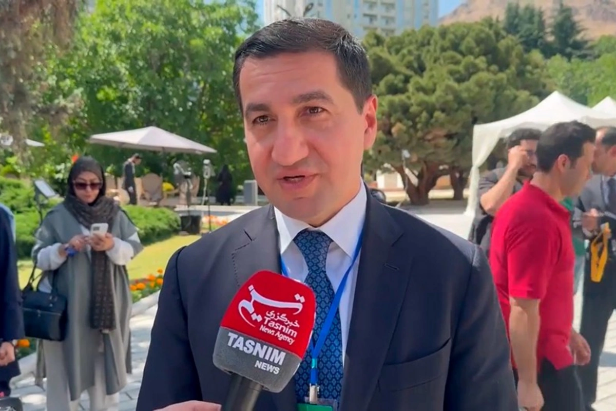 Hikmət Hacıyev: Azərbaycan – İran münasibətləri yeni bir inkişaf mərhələsinə addım atıb