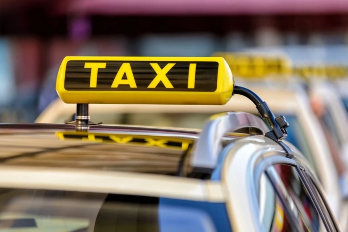 В Баку таксист арестован за незаконную перевозку пассажиров в аэропорту