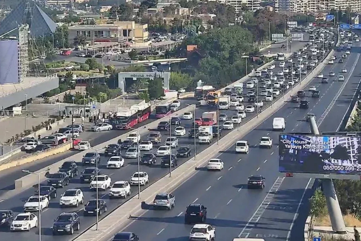 Bakının bu yollarında tıxac var