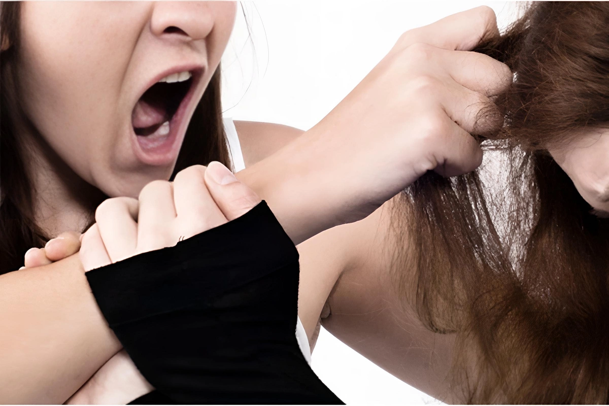 Bakıda qonşusuna kəllə ilə zərbə vuran qadın cəzalandırıldı