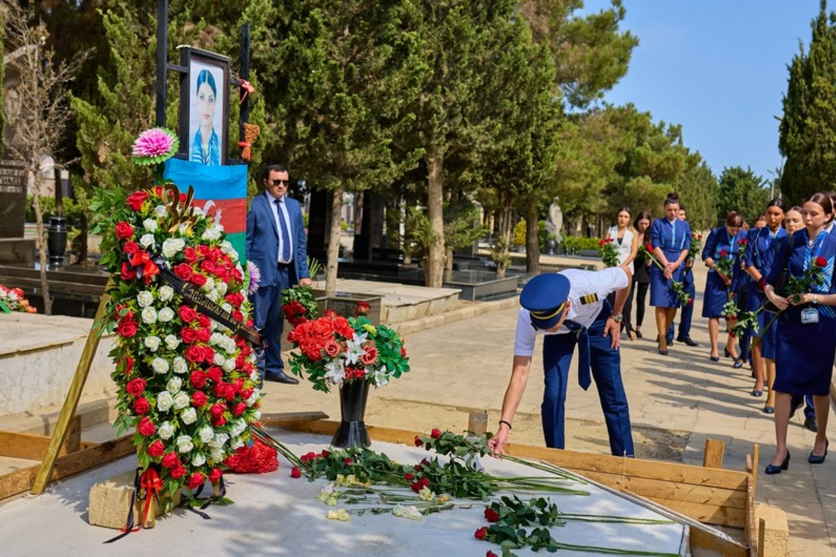 AZAL почтил память Национального героя Азербайджана Хокумы Алиевой