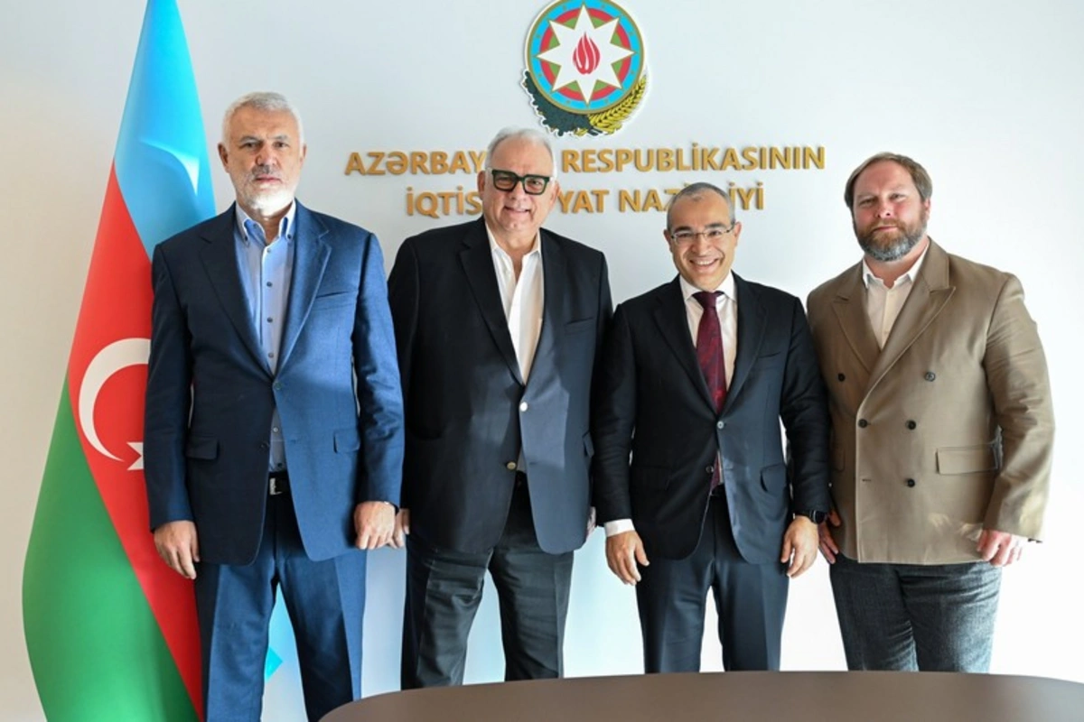 Mikayıl Cabbarov Dünya Güləş Birliyinin prezidenti ilə görüşüb Mikayıl Cabbarov Dünya Güləş Birliyinin prezidenti ilə görüşüb
