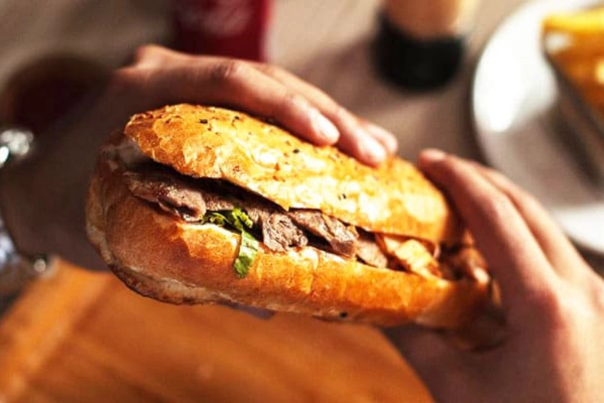 Tərtərdə iki qadın DÖNƏRDƏN ZƏHƏRLƏNDİ