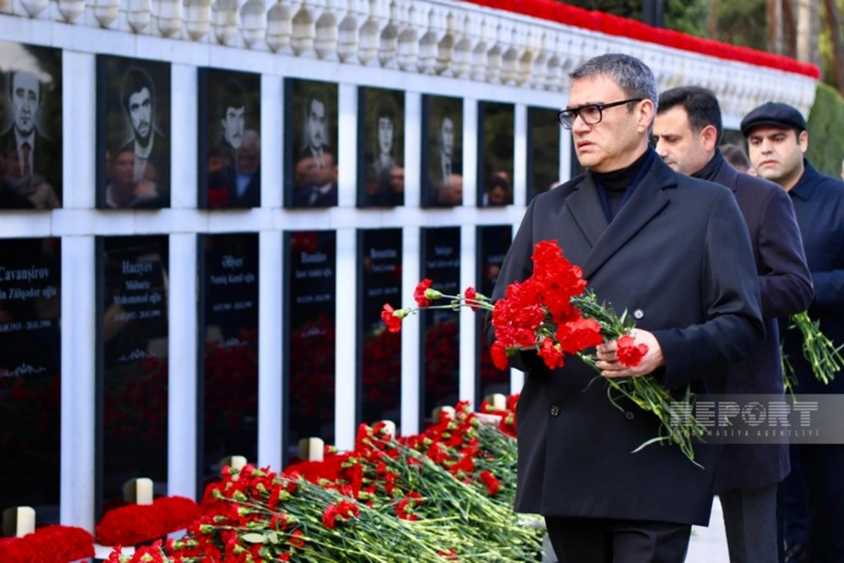 Şəhidlər xiyabanına xalq ziyarəti davam edir - FOTOREPORTAJ