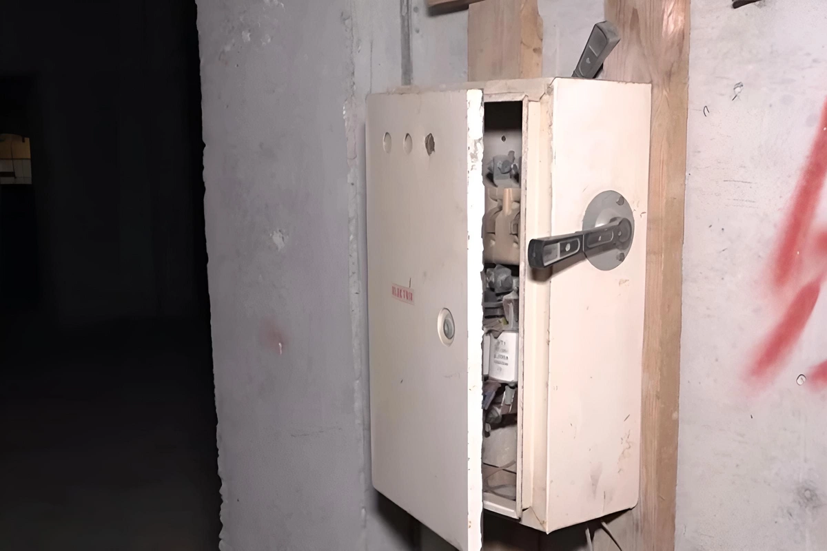 Недовольные действиями ЖСК жильцы здания в Баку развели во дворе костер