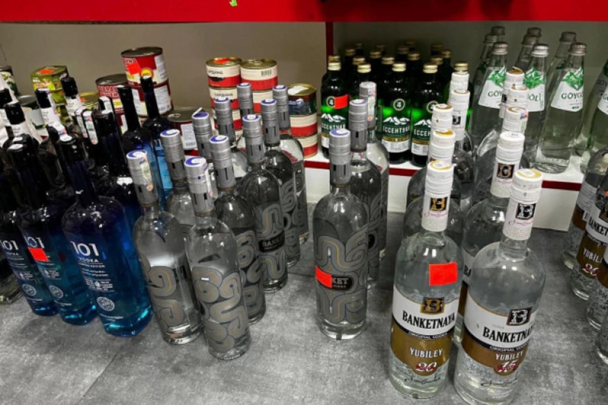 Füzulidə marketdə saxta alkoqollu içkilər aşkarlanıb