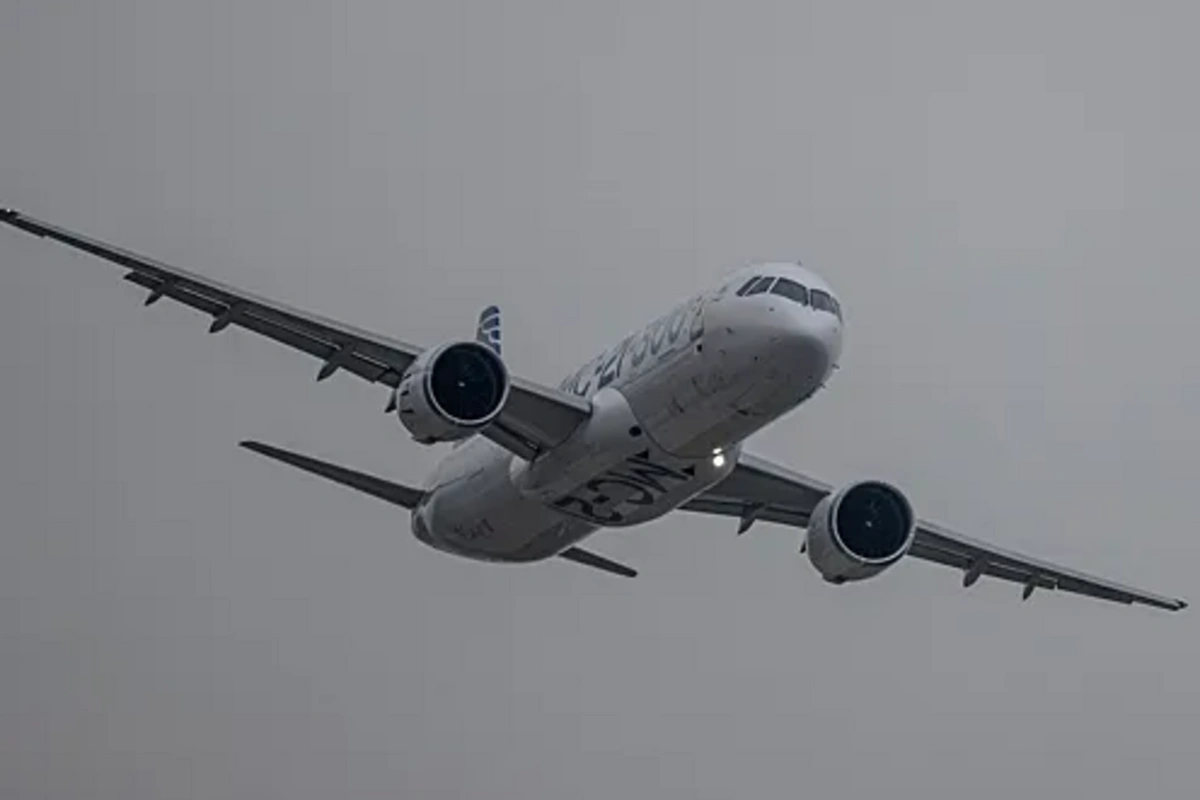 A passenger aircraft caught fire during takeoff in the USA A passenger aircraft caught fire during takeoff in the USA