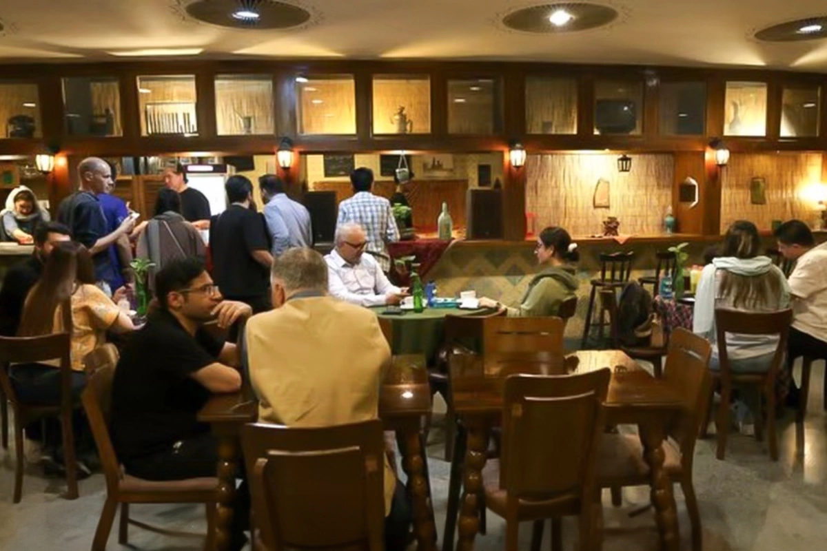 Tehran kafelərində qəlyan və canlı musiqi qadağan edildi