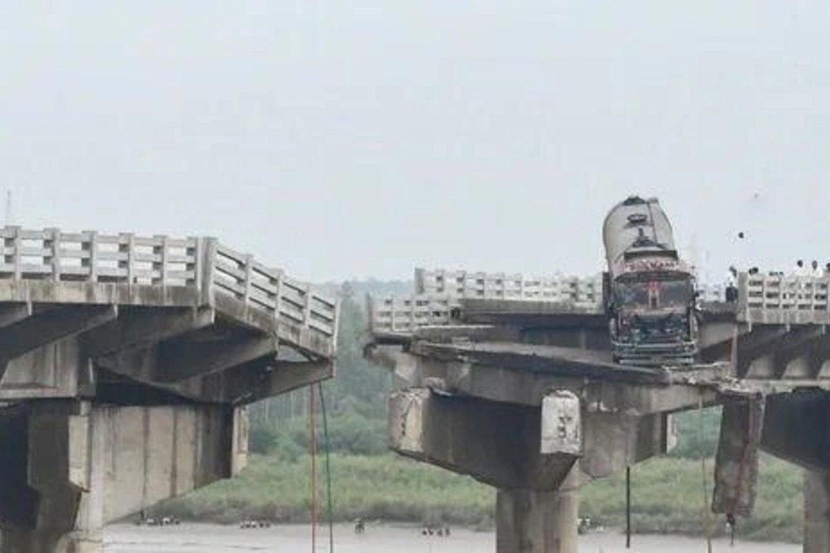 Bridge collapses in India: there are casualties Bridge collapses in India: there are casualties