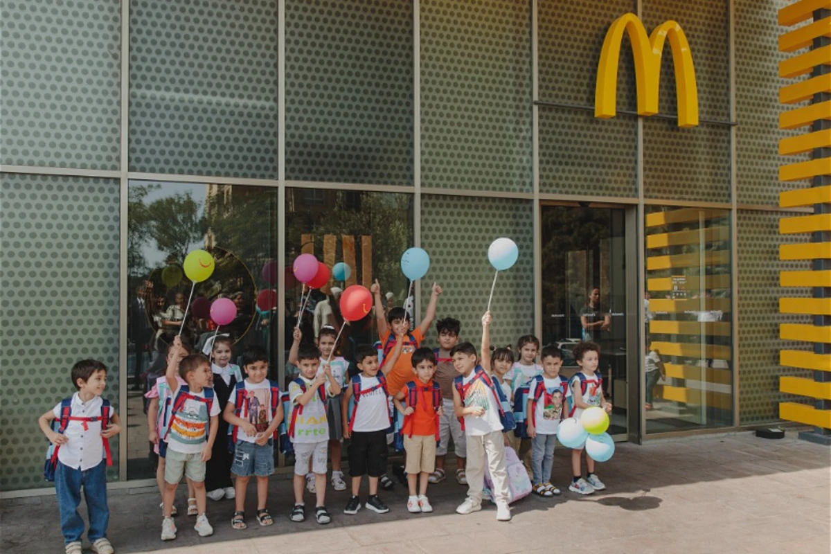 McDonalds və DSMF şəhid övladlarını məktəb ləvazimatları ilə təmin edib