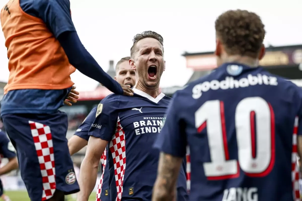 PSV Eyndhovendən inanılmaz ÇEMPİONLUQ PSV Eyndhovendən inanılmaz ÇEMPİONLUQ