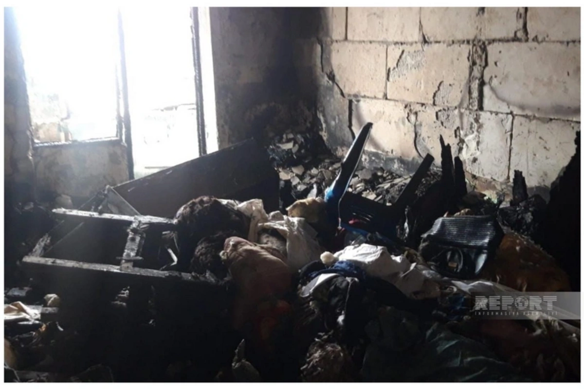 Biləsuvarda yaşayış binasında mənzil yanaraq kül olub