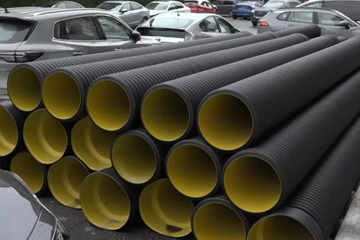 Paytaxtda sahibkar yol kənarını zəbt etdi - Qurumlar nə cavab verdilər?