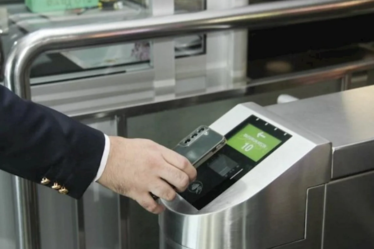 Kartdan xəbərsiz pul silinir: Bakıda ictimai nəqliyyatda rəqəmsal ödəniş böhranı