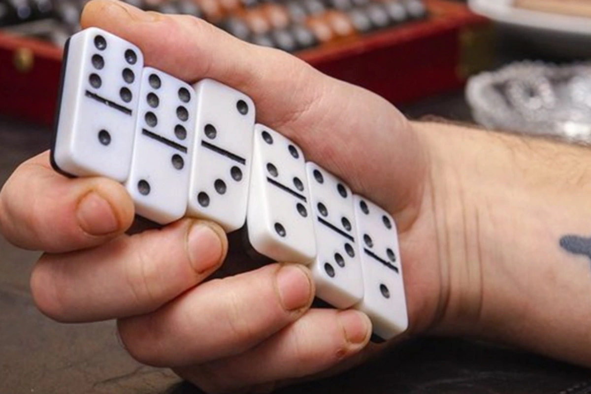10 qəpikdən domino oynadılar - 3 min manat cərimələndilər 10 qəpikdən domino oynadılar - 3 min manat cərimələndilər