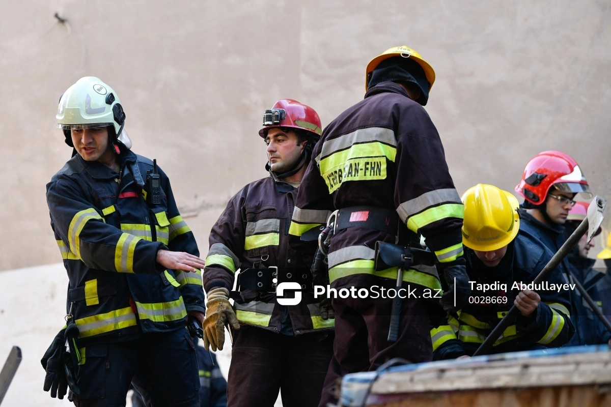 Sumqayıtda yaşayış binasında yanğın olub, sakinlər təxliyə ediliblər Sumqayıtda yaşayış binasında yanğın olub, sakinlər təxliyə ediliblər