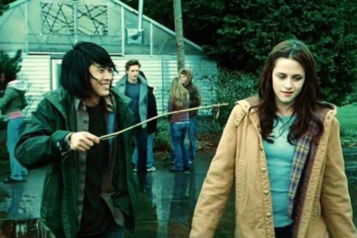 Звезда Сумерек подрался с прохожим в центре Петербурга