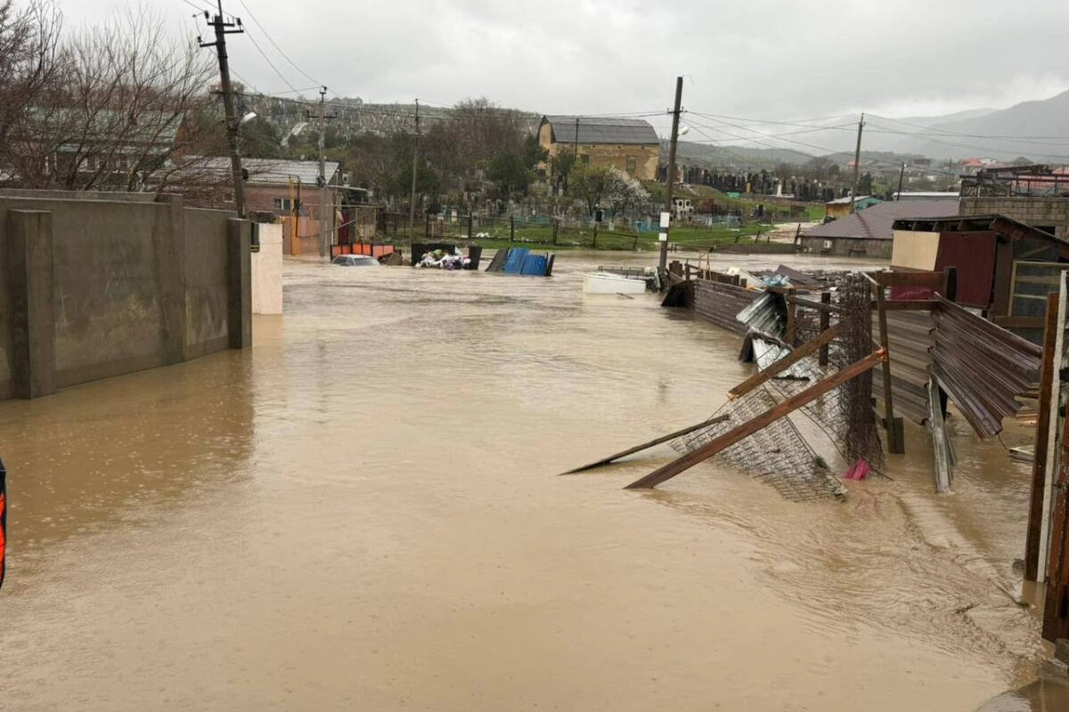 Mahaçqalada güclü sel: Evlər su altında qalıb