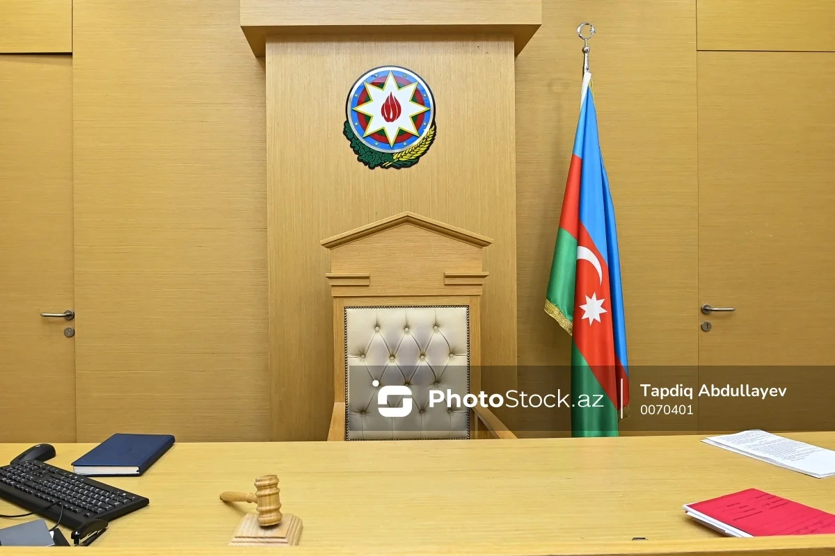 Toyda olan qonşusunun evindən oğurladığı pulla özünə maşın alan şəxsə HÖKM OXUNDU