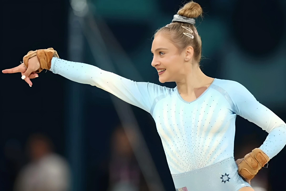 Gimnast Sabrina Voynya sevgilisini döyməkdə ittiham olunur