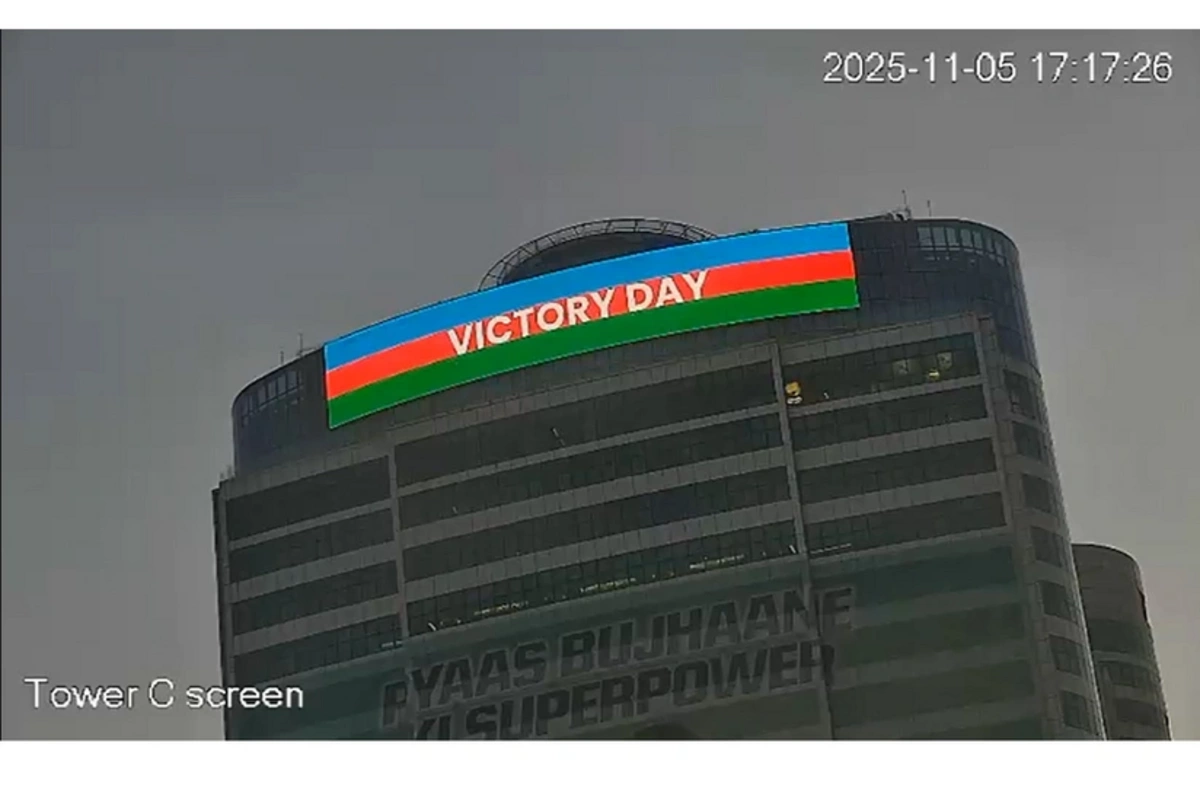 İslamabadda mərkəzi binada Zəfər Günü münasibətilə Azərbaycan bayrağı proyeksiya olunub