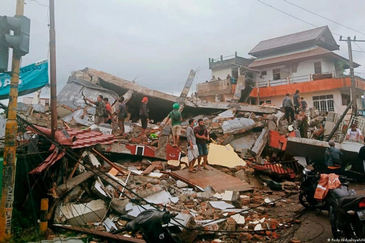 İndoneziyada güclü zəlzələ: Sunami təhlükəsi elan olundu