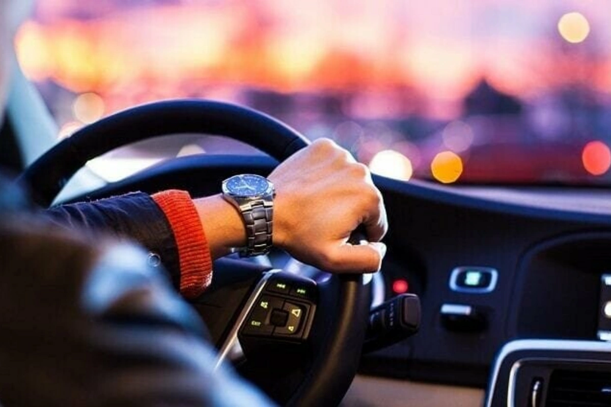 Таксисты требуют манат за каждый километр дороги: жалоба жителей