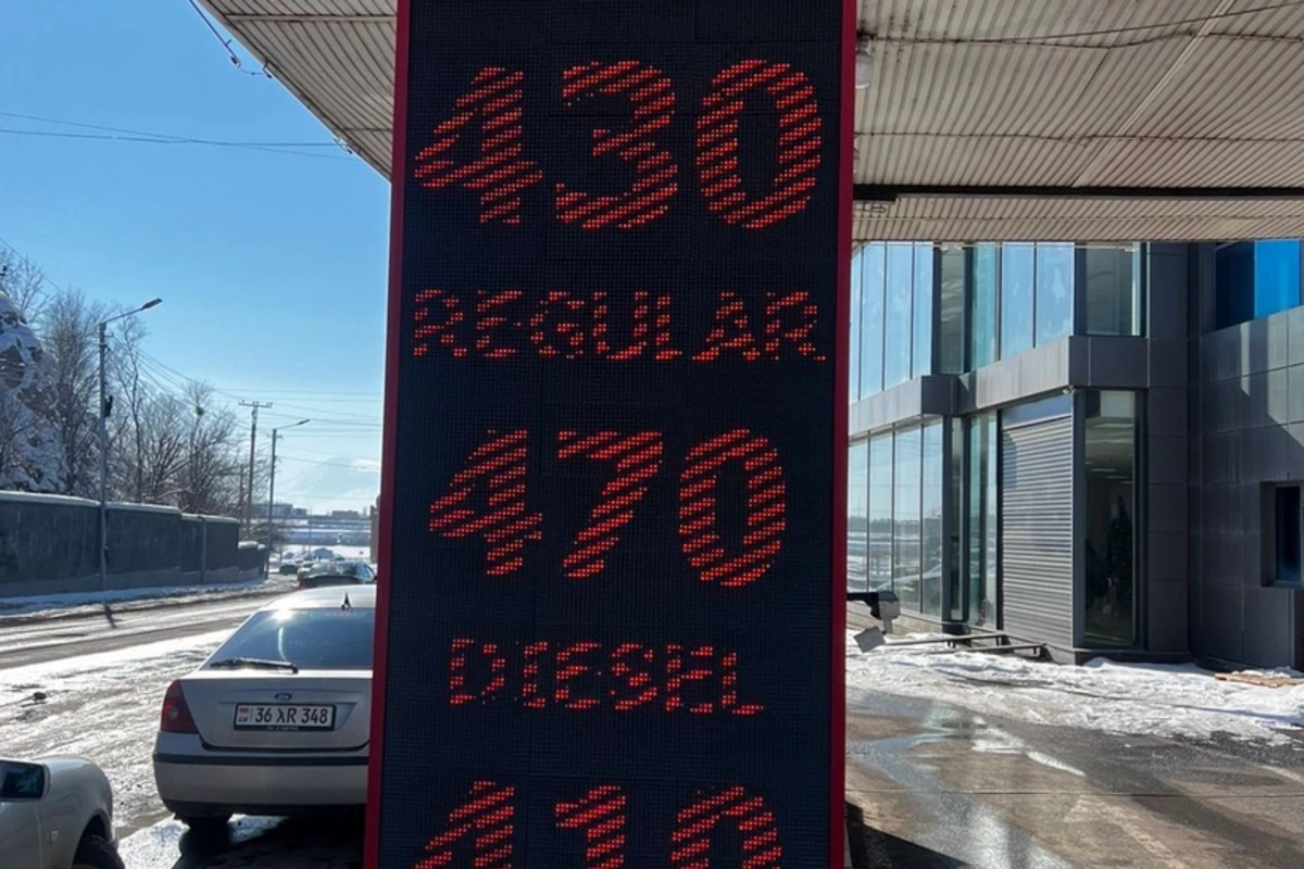 Ermənistanın iqtisadiyyat naziri ölkədə benzinin qiymətinin ucuzlaşdığını açıqlayıb