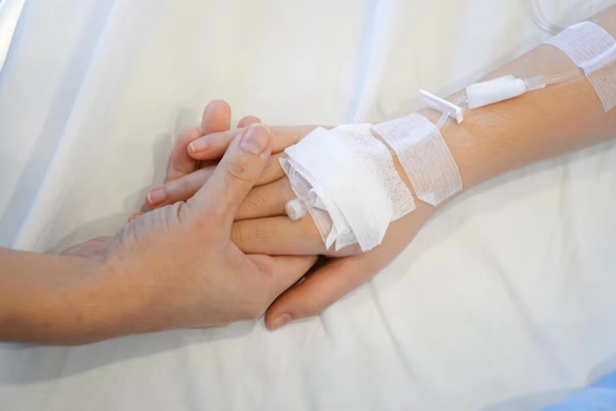 19 bıçaq xəsarəti alan azyaşlı evə buraxıldı