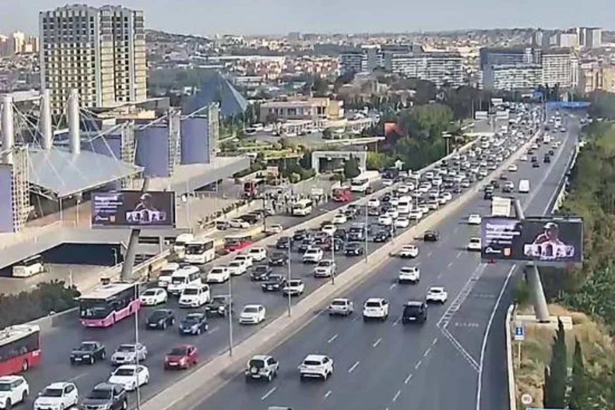 Bakının bir sıra yollarında tıxac yaranıb